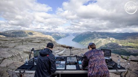 cercle live sets incredible scenery
